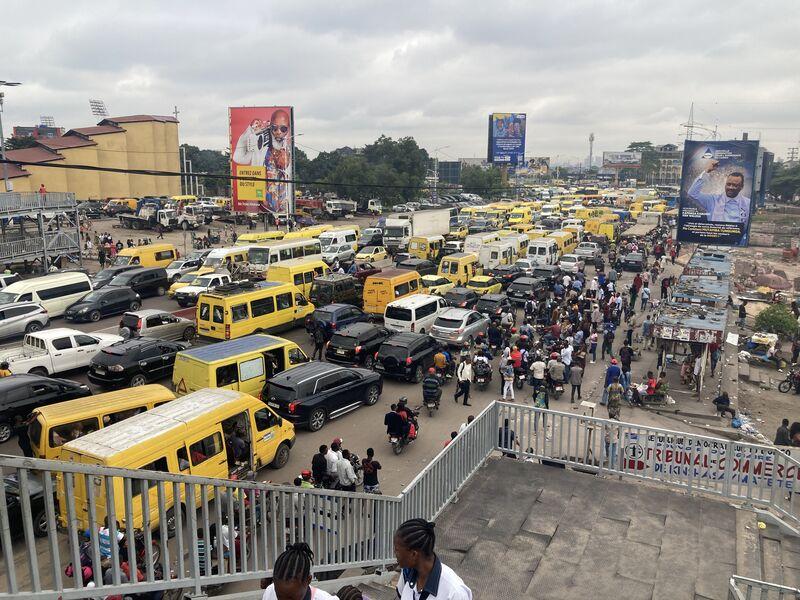 Grève des chauffeurs à Kinshasa et difficultés de transport pendant l’Examen d’État 2026