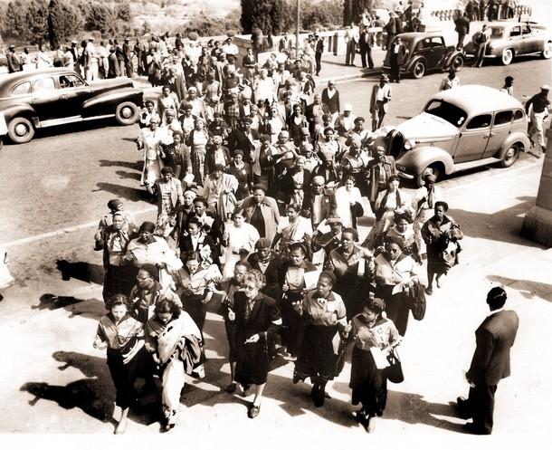 Marche des femmes en Afrique du Sud en 1956 vers les Union Buildings.
