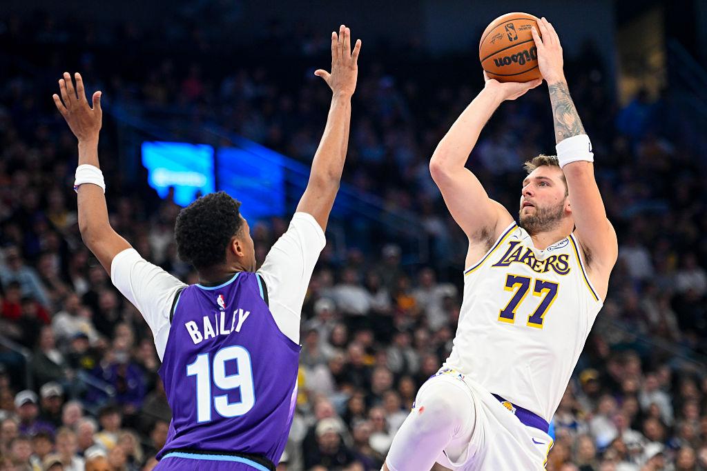 Luka Dončić lors du match Lakers contre Utah Jazz du 25 octobre 2026, remporté 132-123 par Los Angeles.